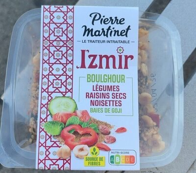 Salade Izmir boulgour, légumes, raisins, noisettes